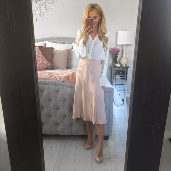 LAST ONE!! Elegant Sweater Style Pleated Skirt - Picture 2 of 8